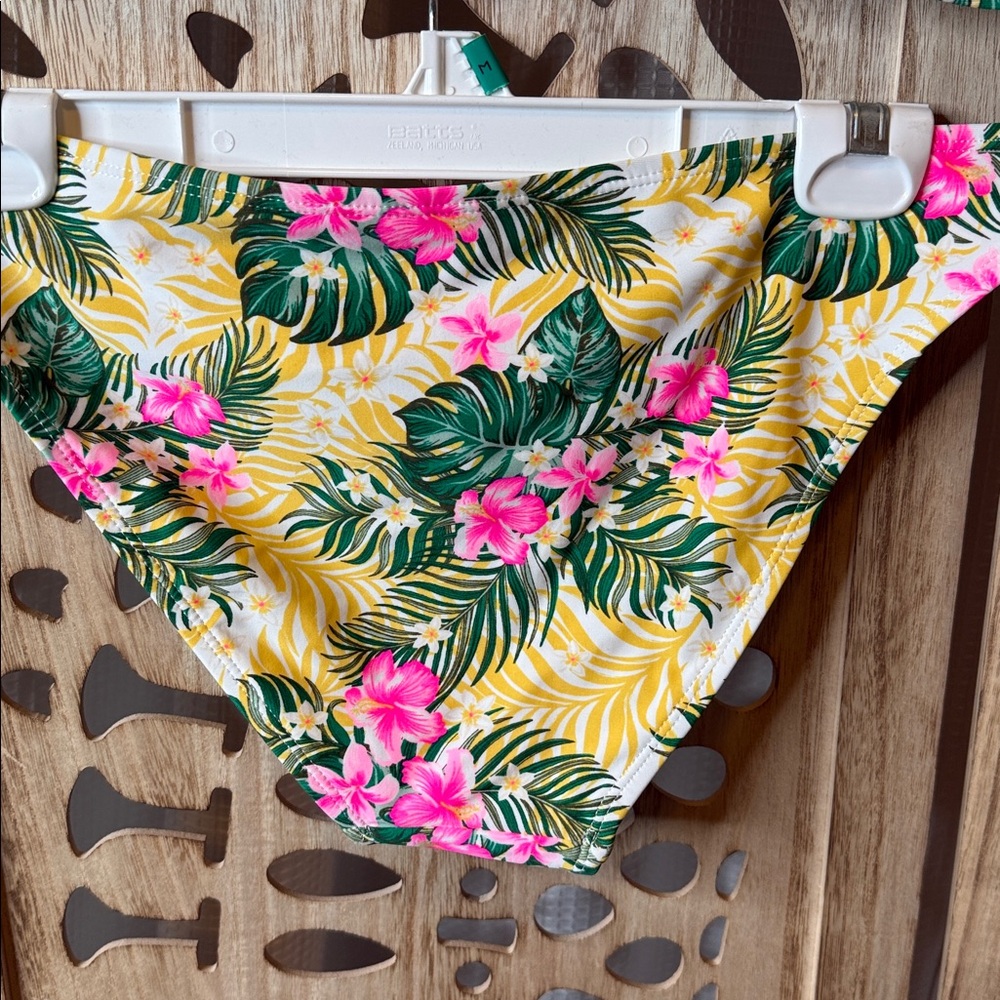 Tropical Print Ruffle Bikini Set - Picture 4 of 6